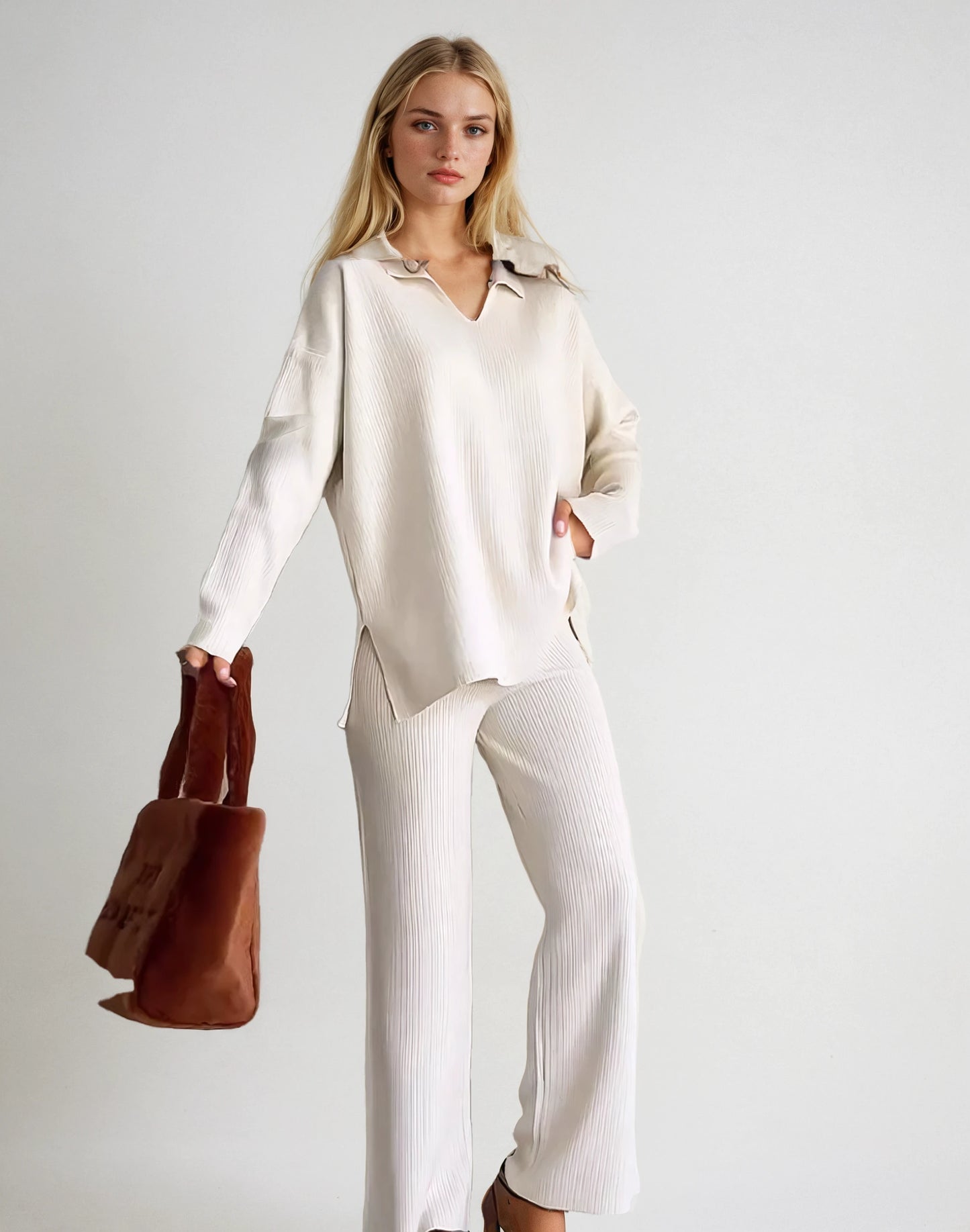 Fela | Casualowy Zestaw Dwuczęściowy z Dekoltem w Serek i Rozcięciem