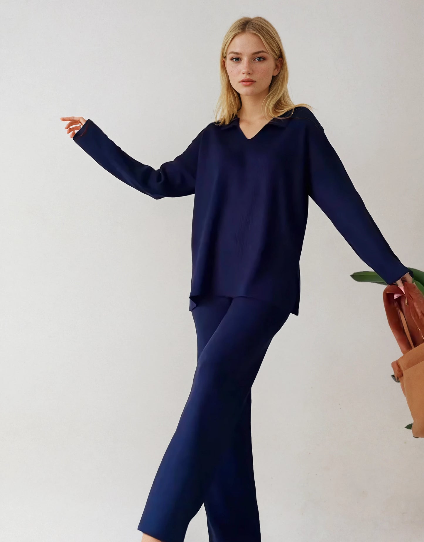 Fela | Casualowy Zestaw Dwuczęściowy z Dekoltem w Serek i Rozcięciem